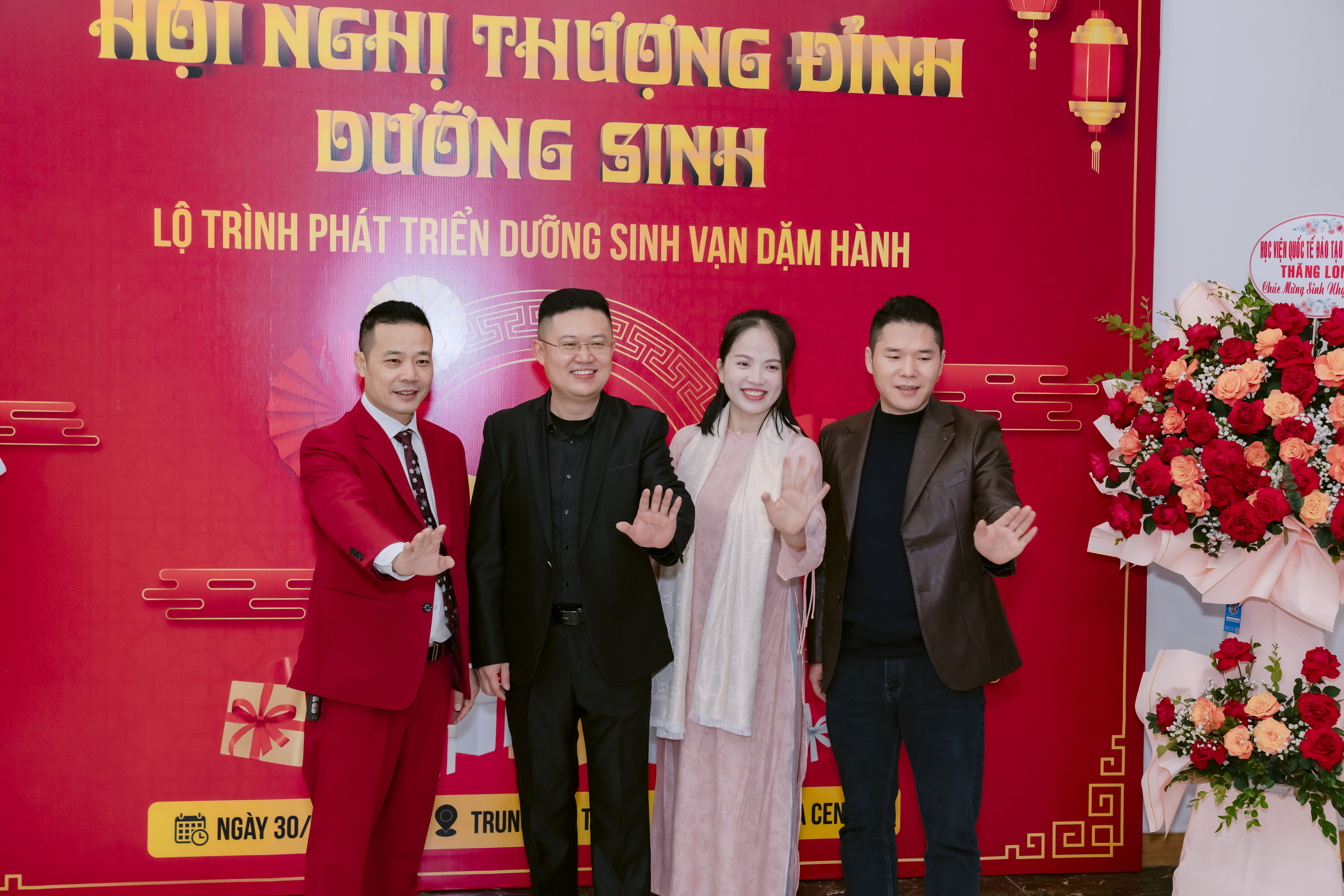 BAN LÃNH ĐẠO